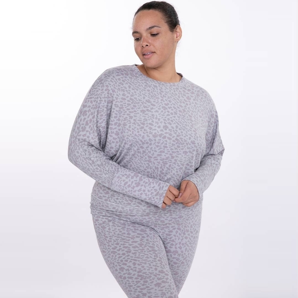 Mono B Women's Gray Leopard Print Top